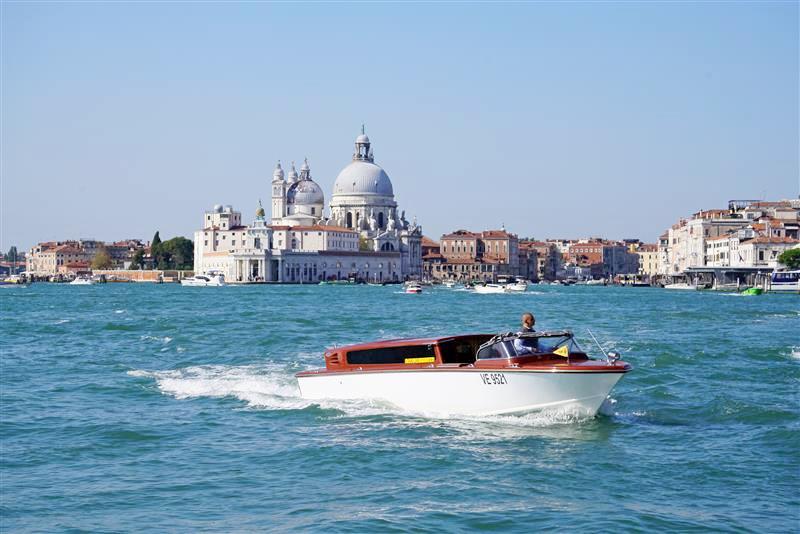 Wassertaxi in Venedig
