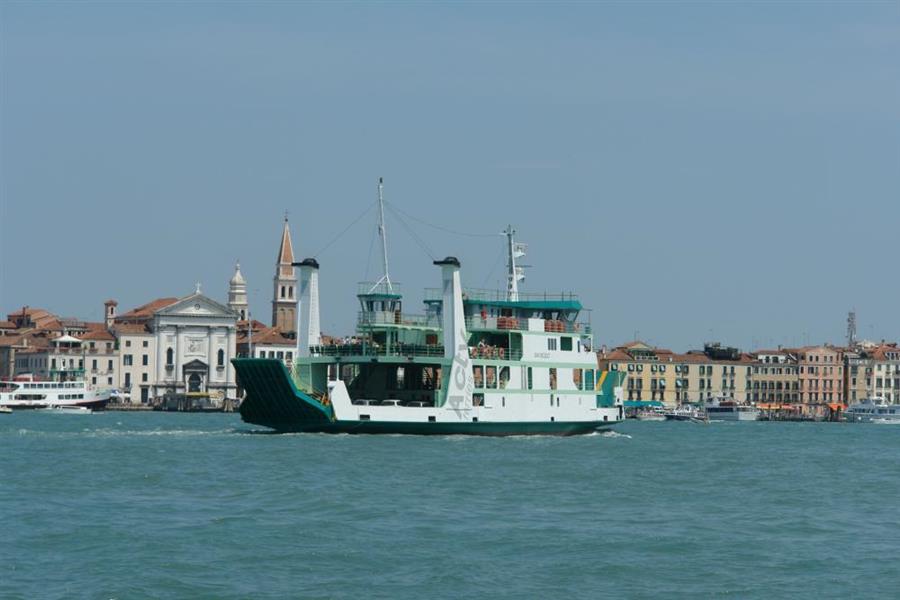 Venedig Autofaehre Bild 2200