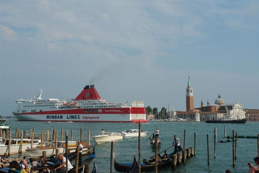 Venedig Kreuzfahrt Schiffe Bild 1800