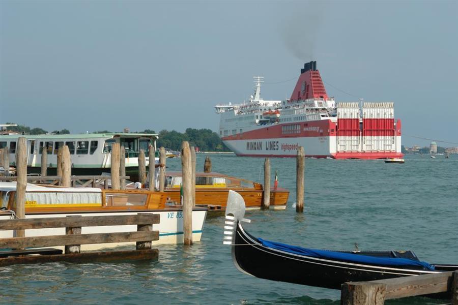 Venedig Kreuzfahrt Schiffe Bild 2100