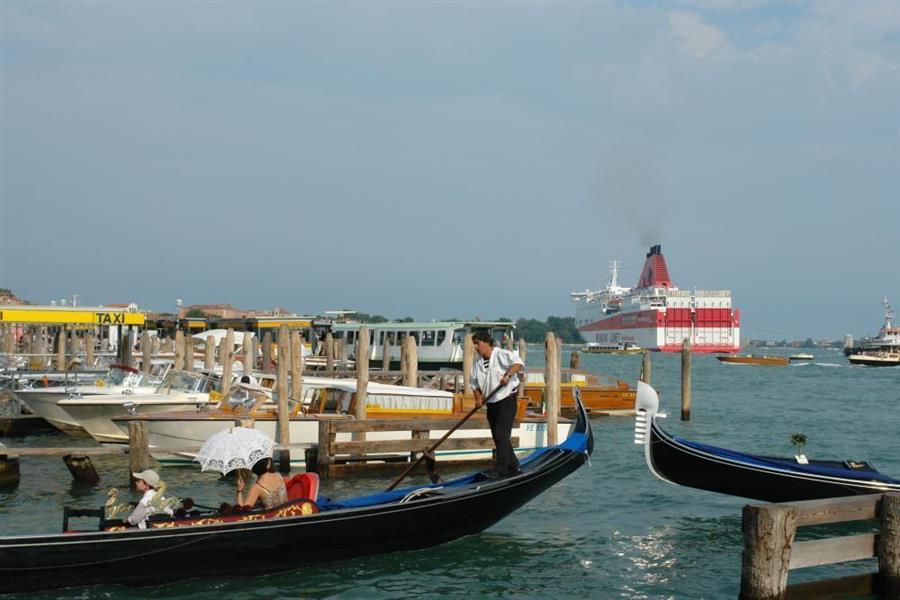 Venedig Kreuzfahrt Schiffe Bild 2400