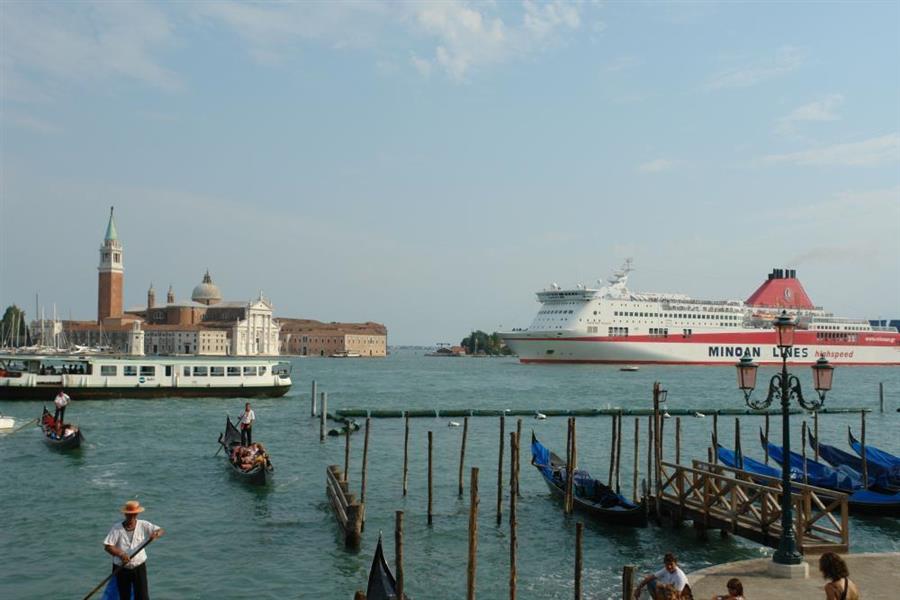 Venedig Kreuzfahrt Schiffe Bild 300