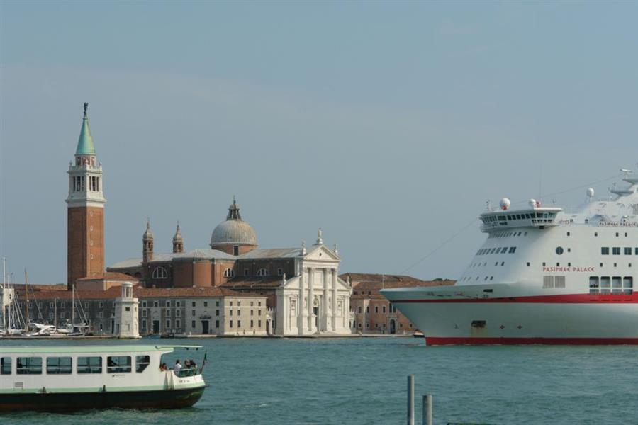 Venedig Kreuzfahrt Schiffe Bild 600