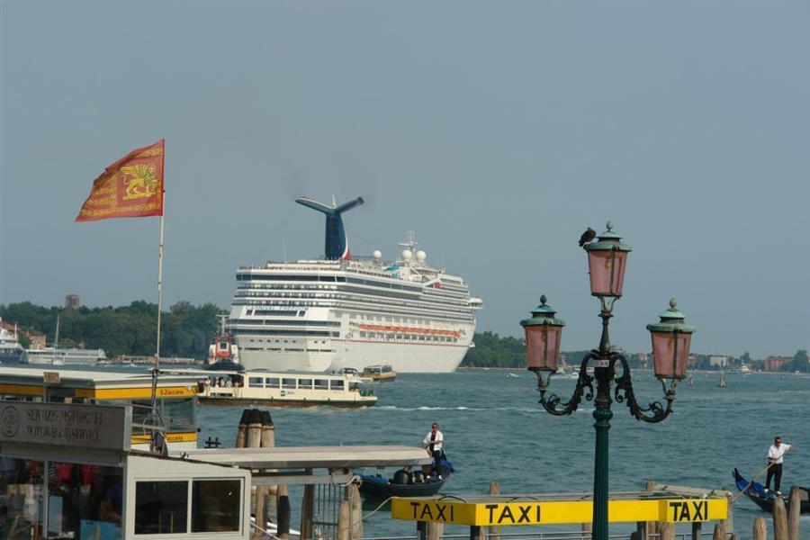 Venedig Kreuzfahrt Schiffe Bild 6000