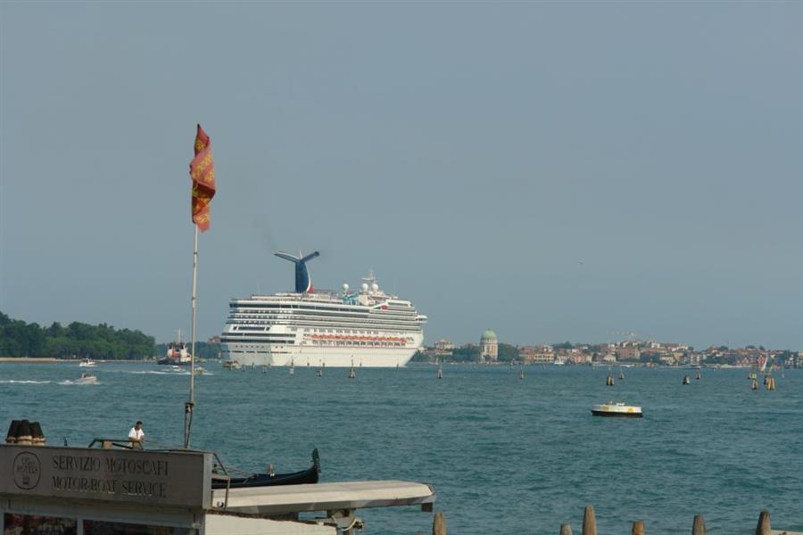 Venedig Kreuzfahrt Schiffe Bild 7400