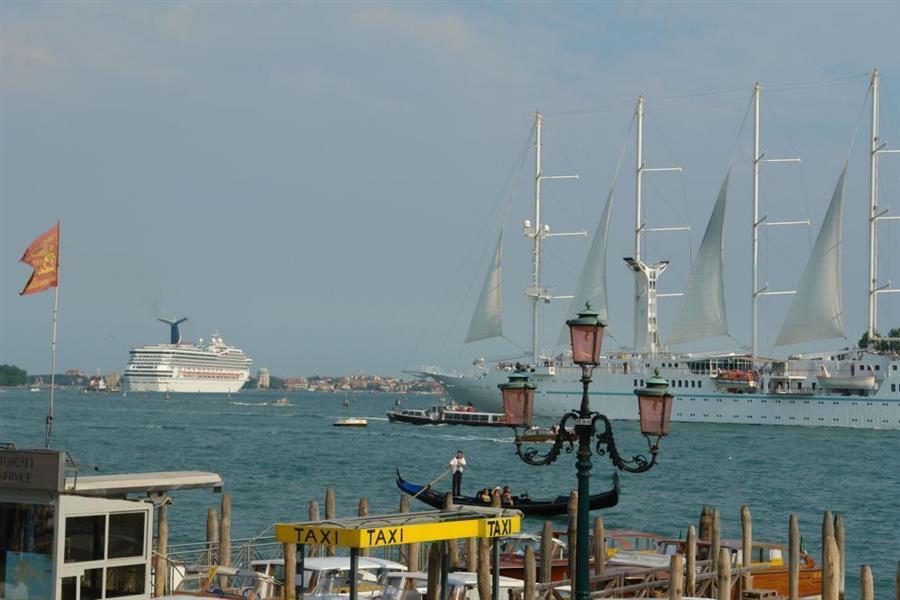 Venedig Kreuzfahrt Schiffe Bild 8100