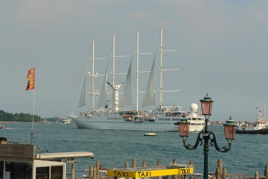 Venedig Kreuzfahrt Schiffe Bild 8400