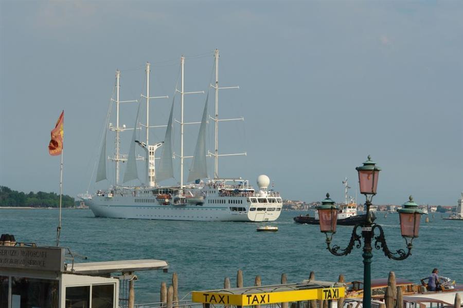 Venedig Kreuzfahrt Schiffe Bild 8500