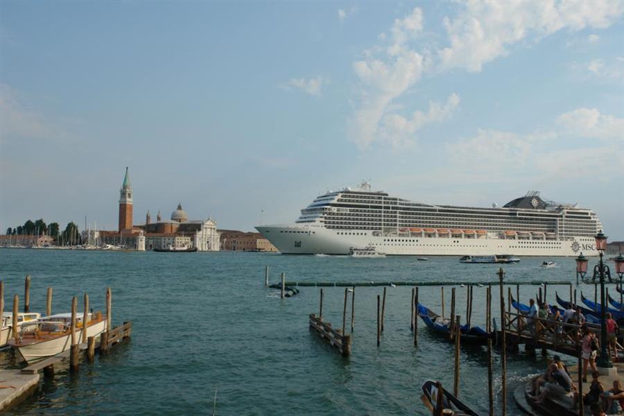 Venedig Kreuzfahrt Schiffe Bild 10700