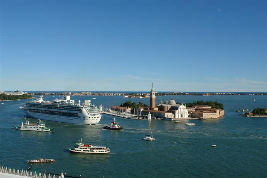Venedig Kreuzfahrt Schiffe Bild 32000